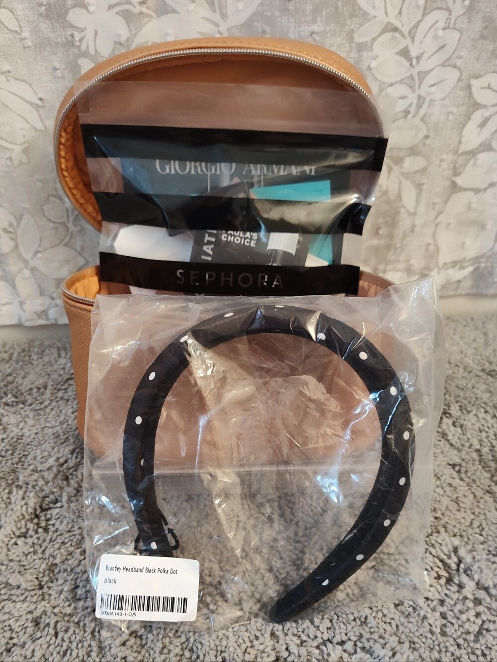 Bundle of 12 Sephora Samples, White Fox Headband and Wella Cosmetic Case - Picture 7 of 7